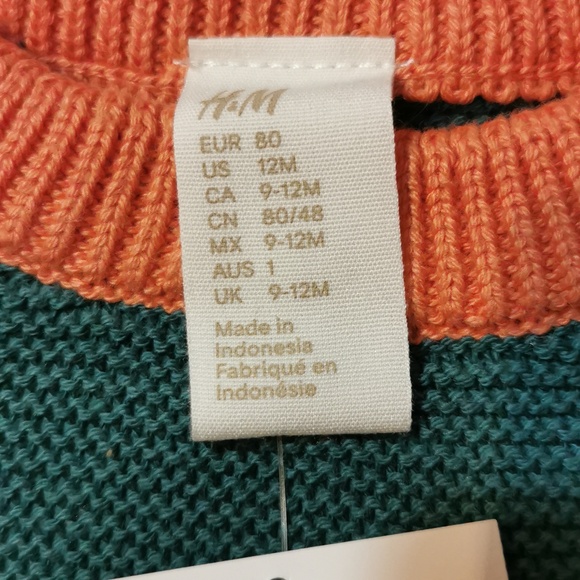 H and m nwt 9 to 12. Months sweater - Picture 3 of 4